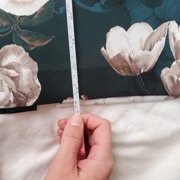 RW & Co. Satin Skirt Sz 6 - Picture 6 of 6